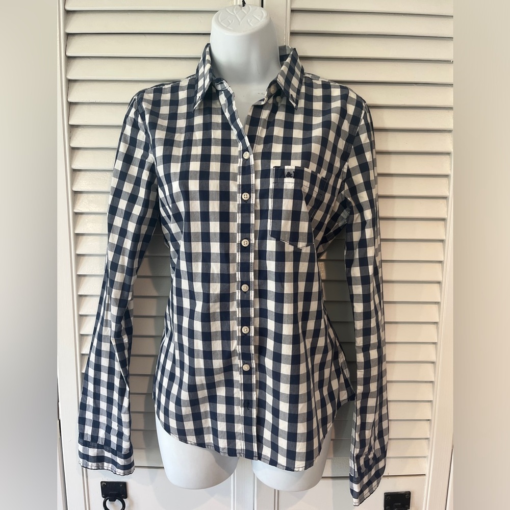 A&F Women’s Button Down Medium